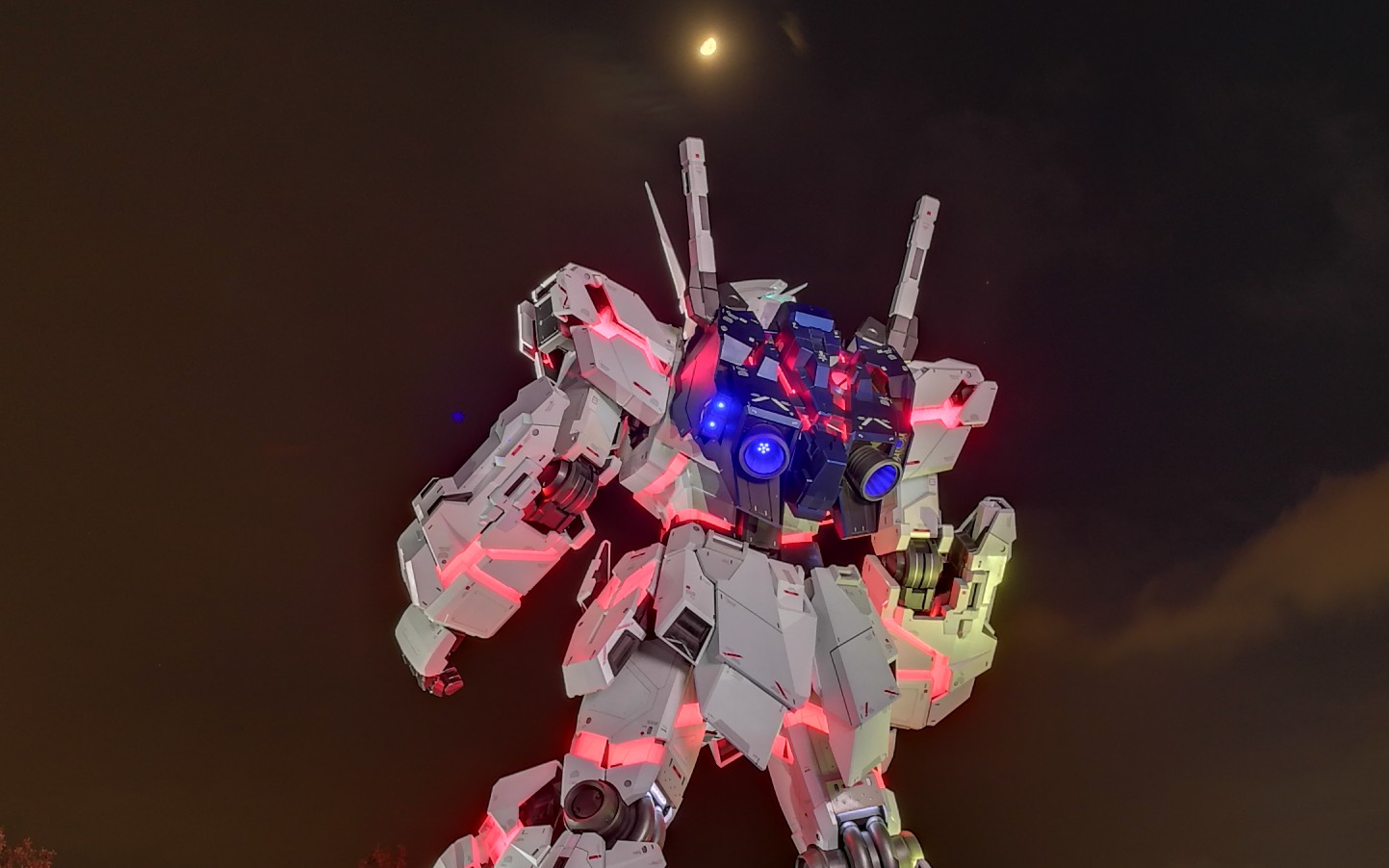 【东京台场1/1实物大rx-0独角兽高达】声光表演(部分1)_哔哩哔哩 (゜