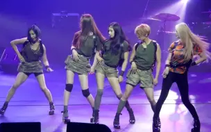 Скачать видео: f(x) 军装初智齿现场 全体饭拍 140710 rum pum pum pum~