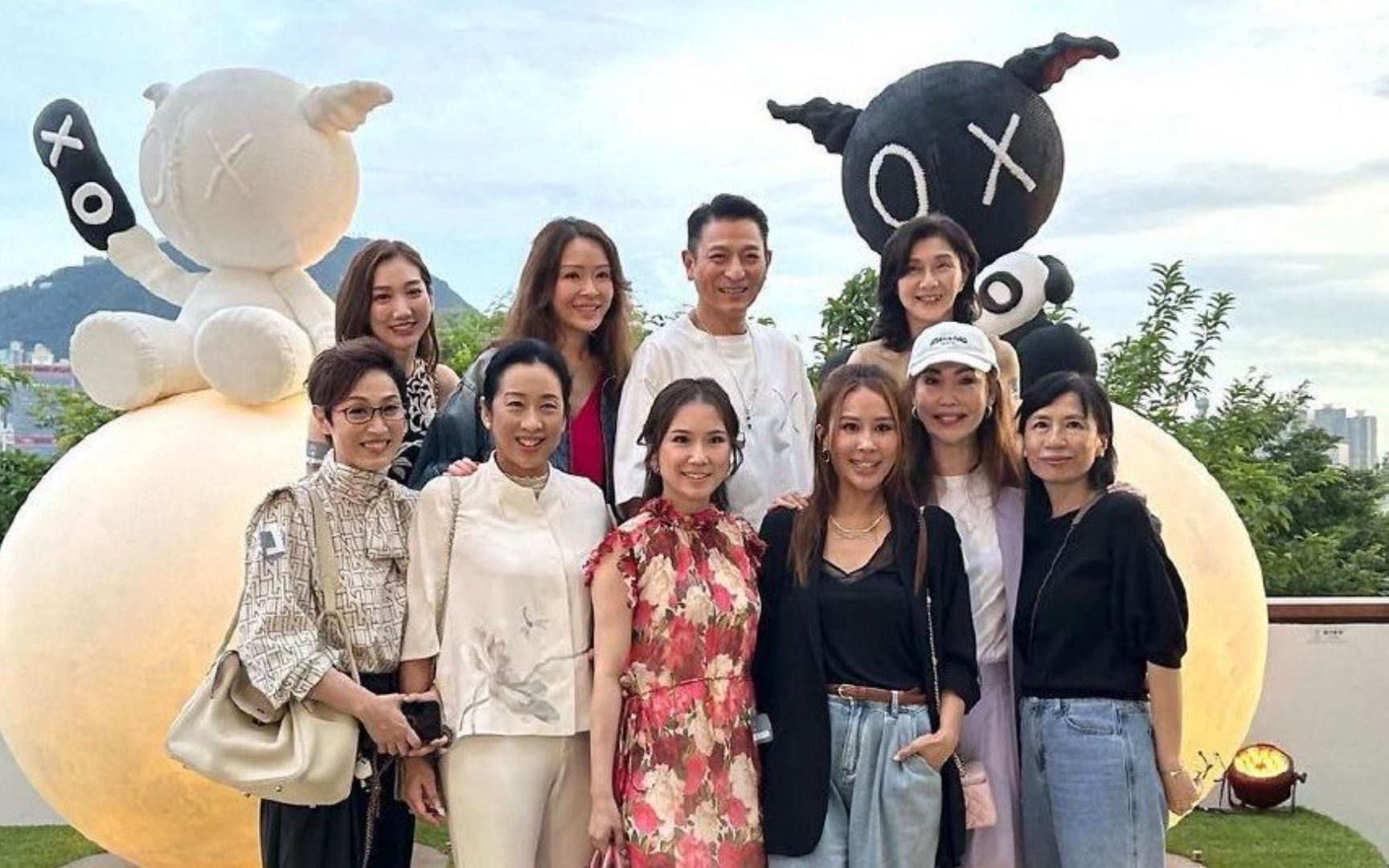 刘德华首度跨界举办艺术展,朱玲玲陈法蓉赌王四太等到场支持