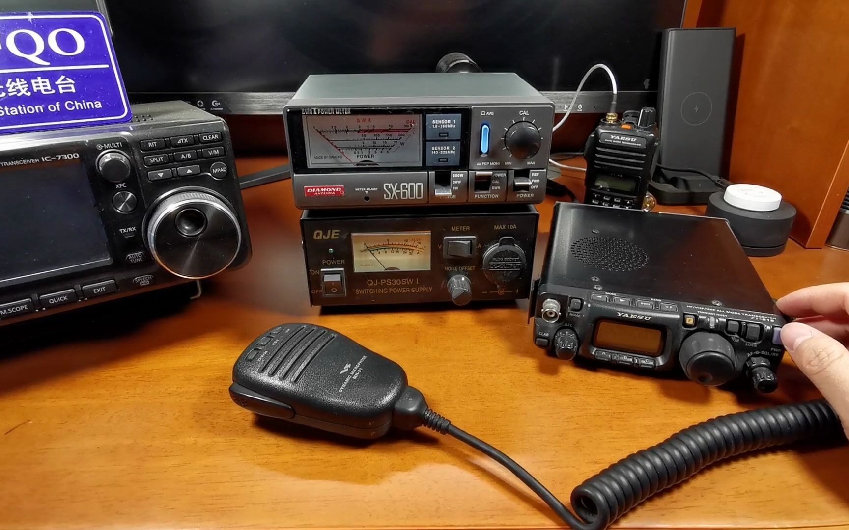 短波电台用电池和用外接电源发射功率一样吗?小汪用钻石功率计测试