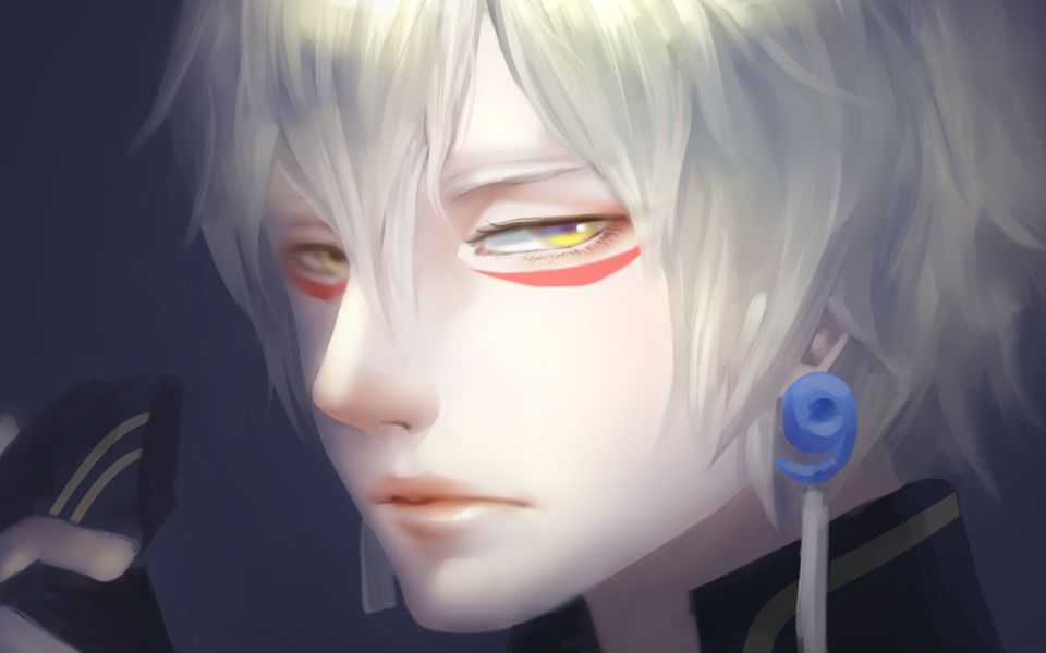 厚涂鸣狐摘下面具后