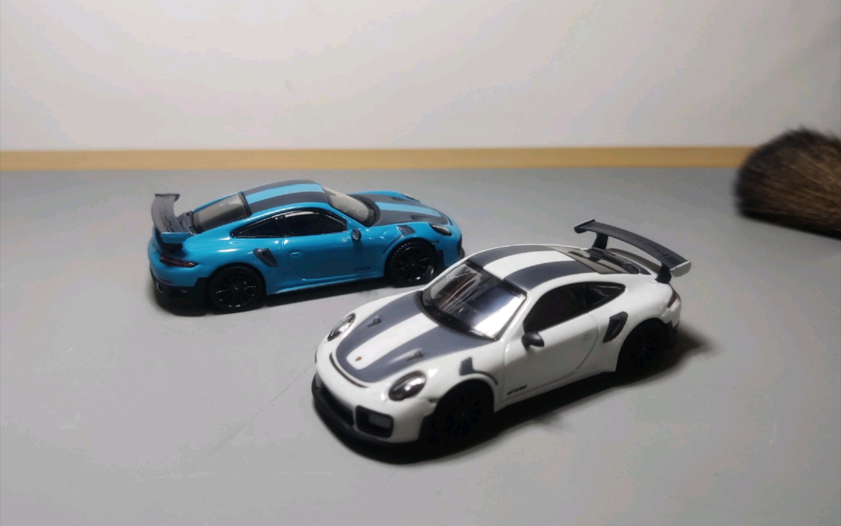 模玩佳164原厂保时捷911gt2rs合金车模