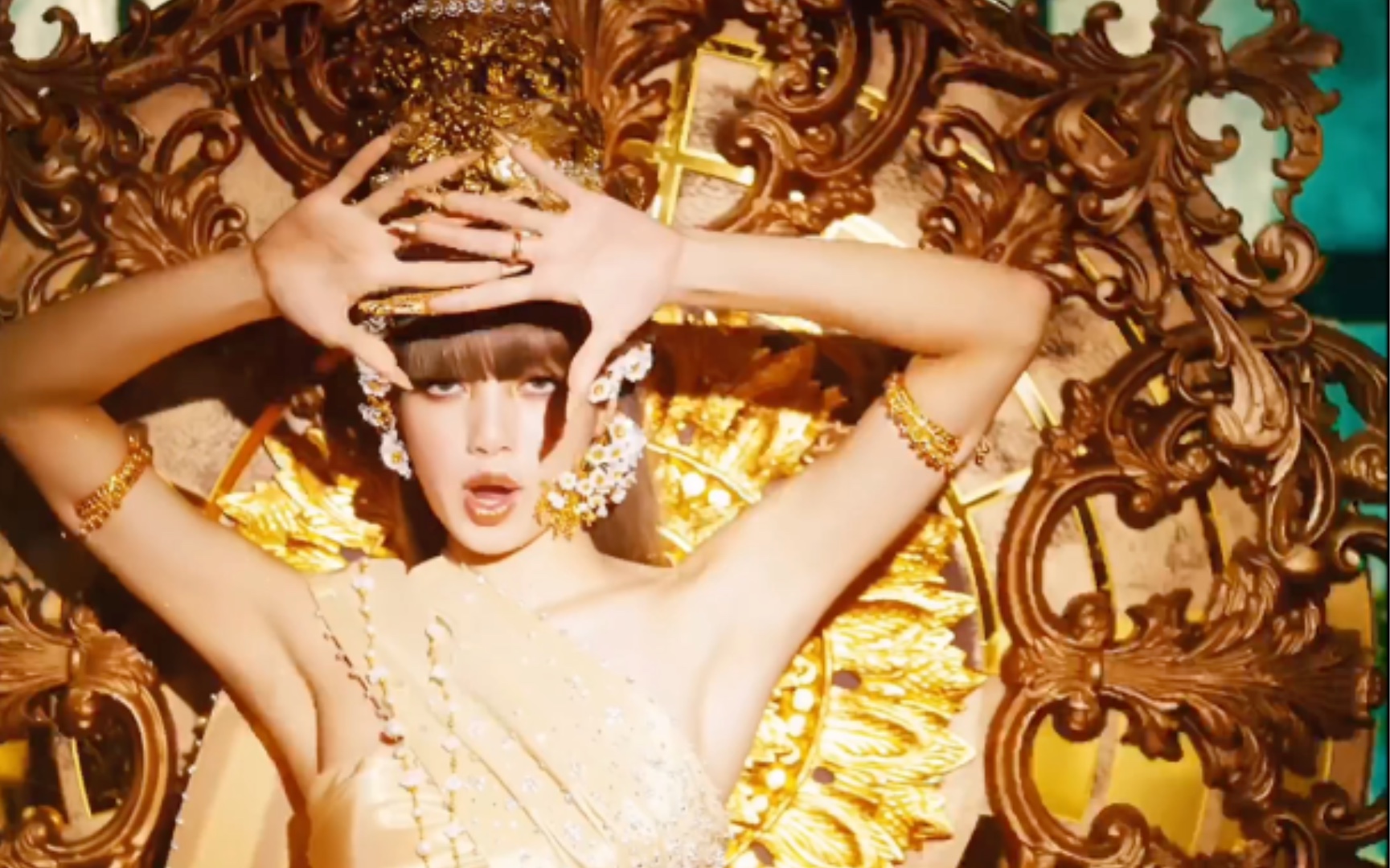 blackpink成员lisa solo单曲《lalisa》