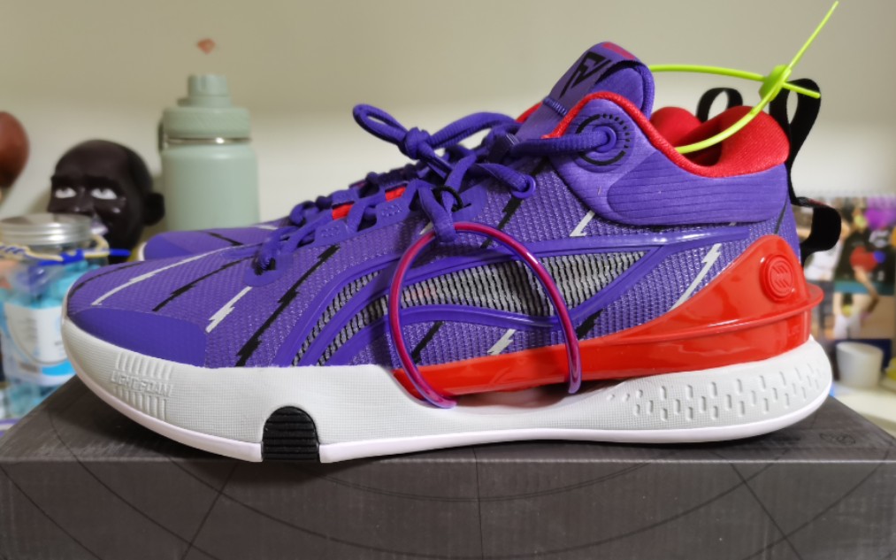 新买的闪击8猛龙配色到啦跟大家一起来开箱看一下