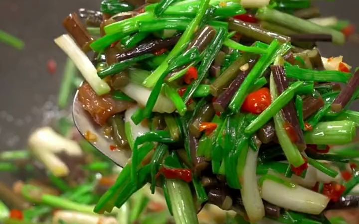 蕨菜炒藠头,每一口都是春天的味道