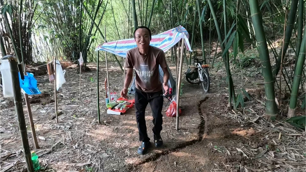 游钓广东,在北江边搭个蓬蓬,这里的巨物已经上岸咬人了-老黄游钓中国-老黄游钓中国-哔哩哔哩视频