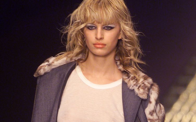 [图]【@Karolina-Kurkova】秀场- Versus Fall Winter 2001