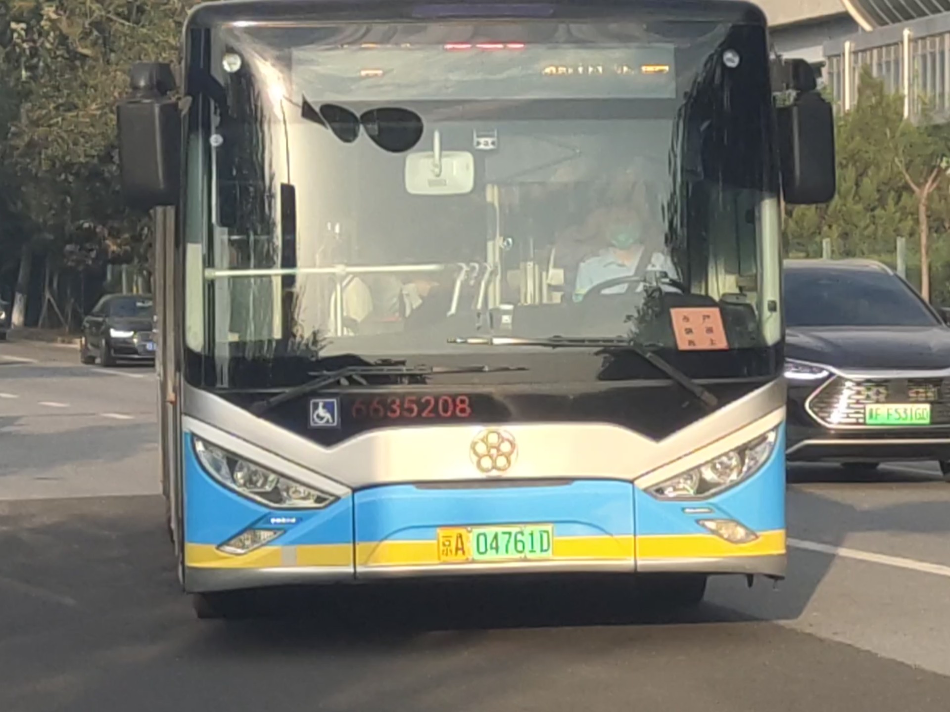 831路 纯电广单35208大石河进出站