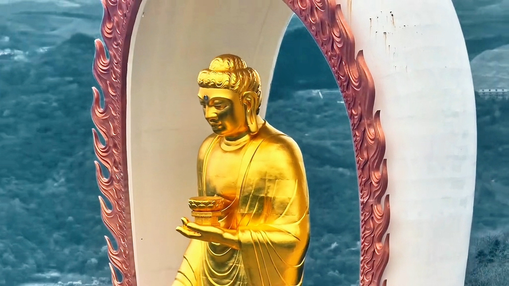 东林大佛是世界上最高的阿弥陀佛铜像.他动用了四十八