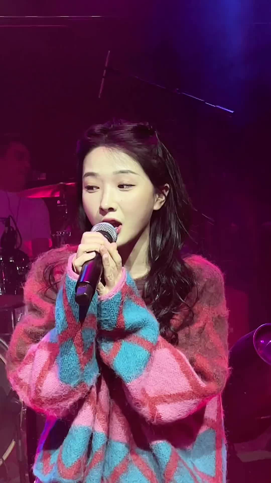 渐渐的渐渐的就淡了翻唱被动苏慧伦音乐现场王小草