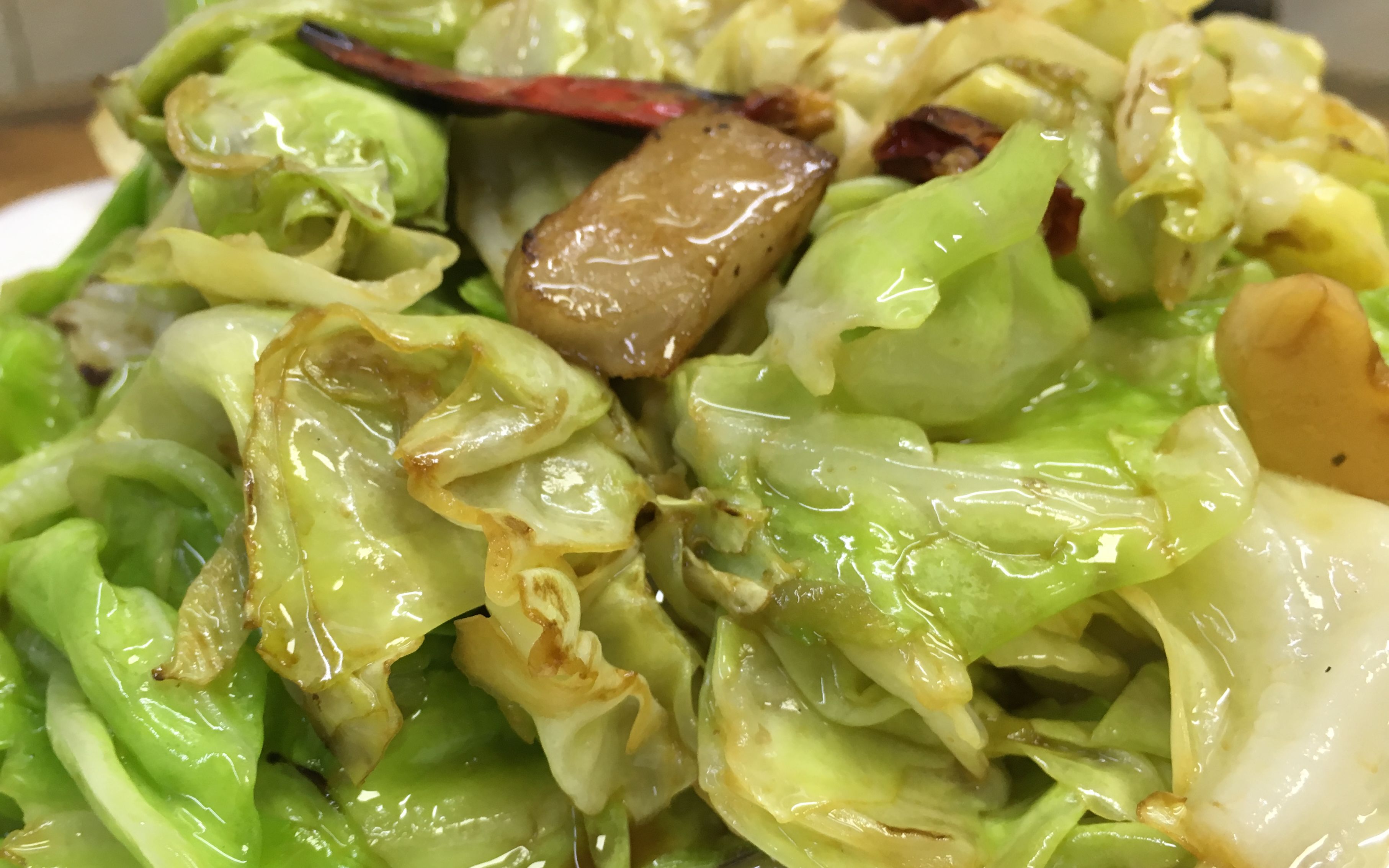 简单接地气的家常手撕包菜口感脆爽做法步骤都简单