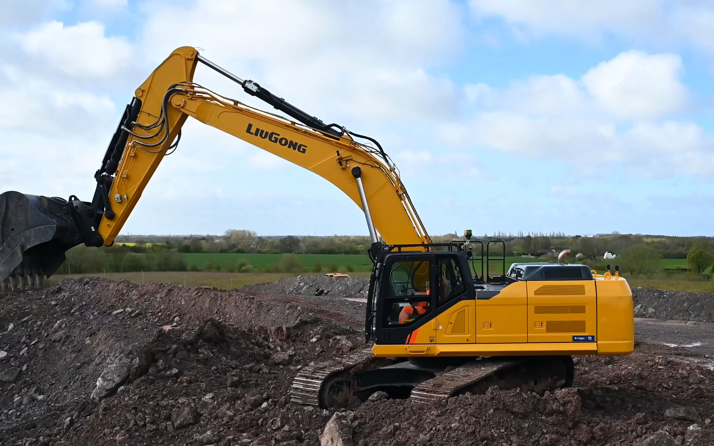 柳工942f挖掘机施工作业4k