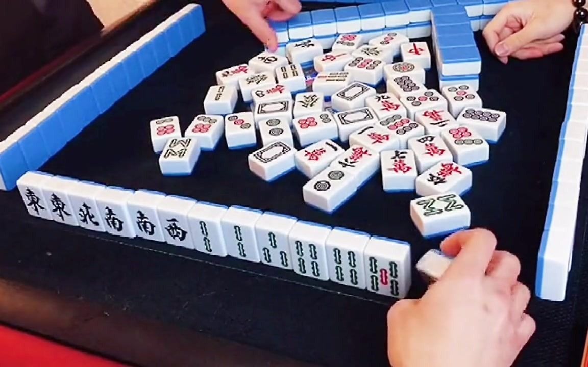 麻将解说:就差一杠的大四喜,本场比赛精彩万分真是高手.