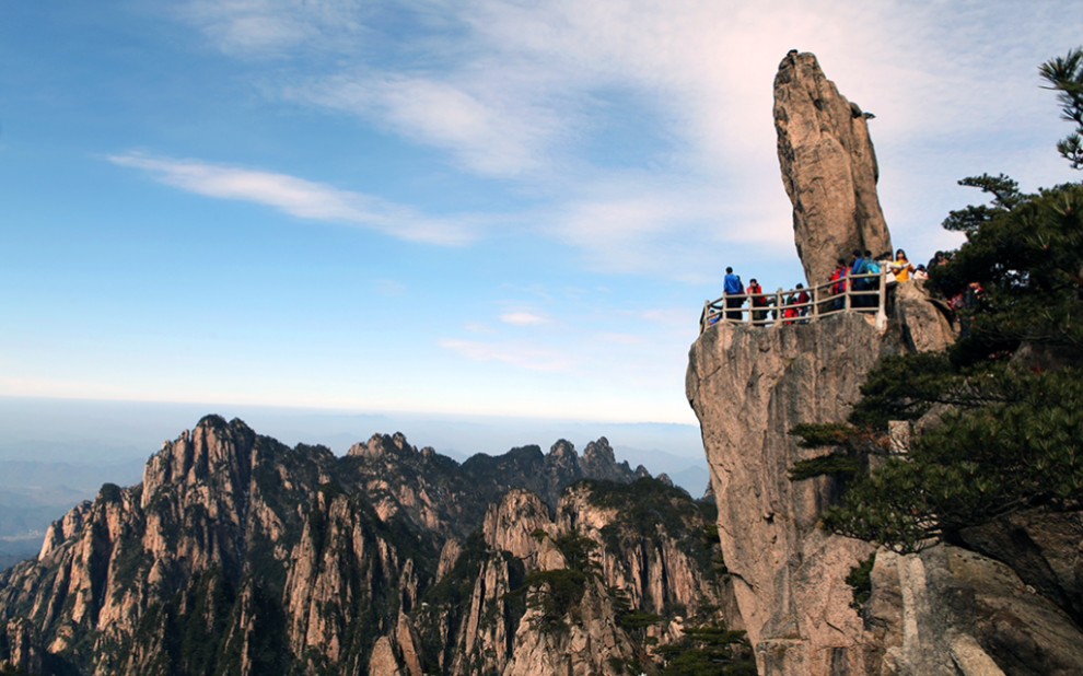 [图]“薄海内外，无如徽之黄山。登黄山，天下无山，观止矣！”领略到了徐霞客笔下黄山的美，但因为下雨，山上云雾缭绕，部分景点被遮挡，没有完全领略，下次挑个好日子再来。