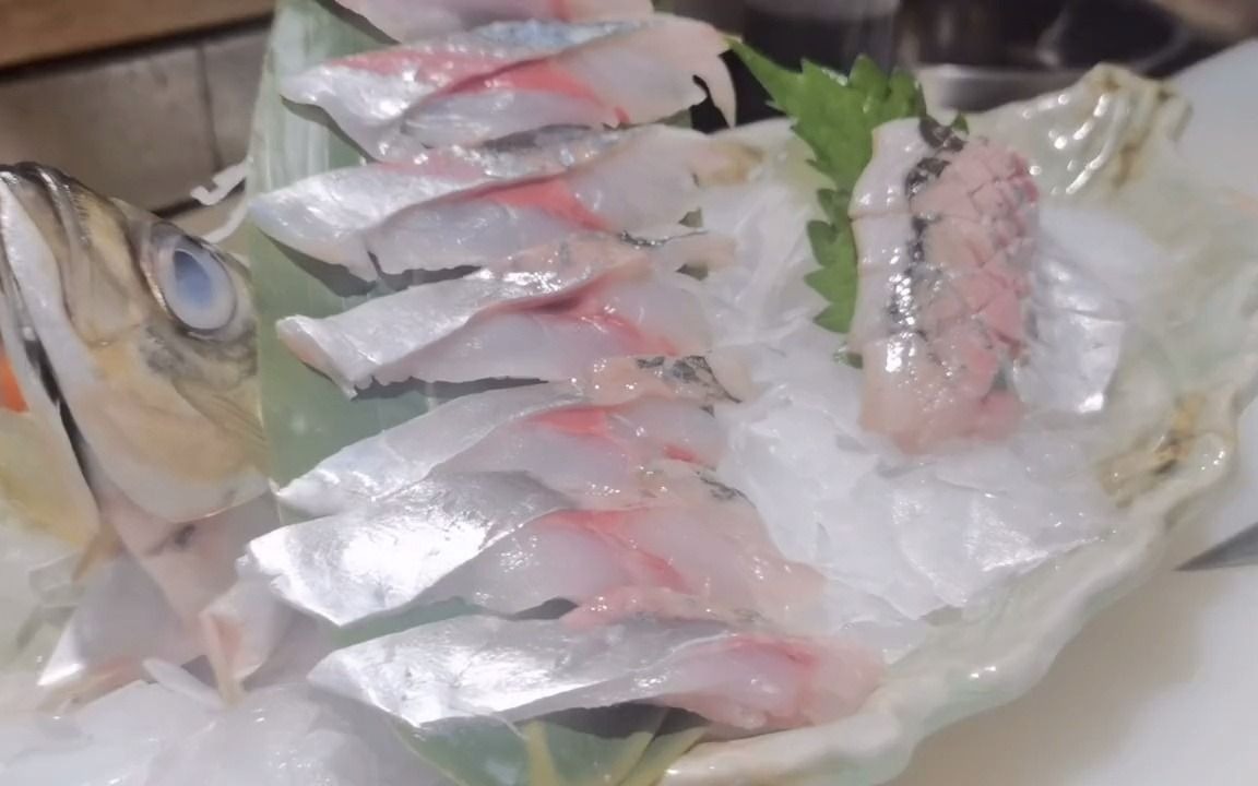 【日料刺身】吴师傅花买了2条竹荚鱼,做成日料刺身一份卖168元,味道真