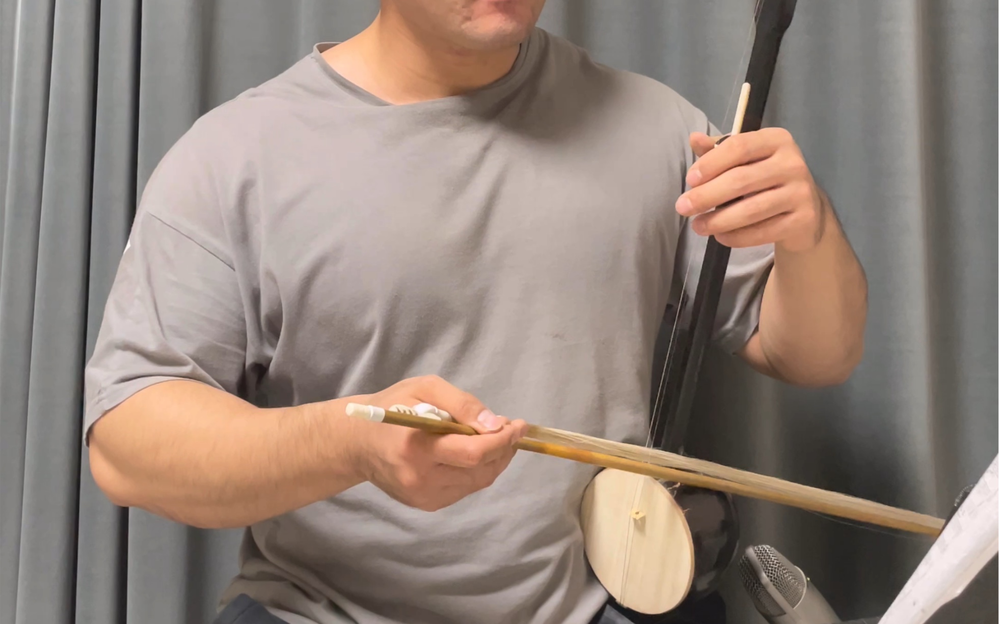 次中音板胡春刘明源先生作品板胡演奏王宇祥