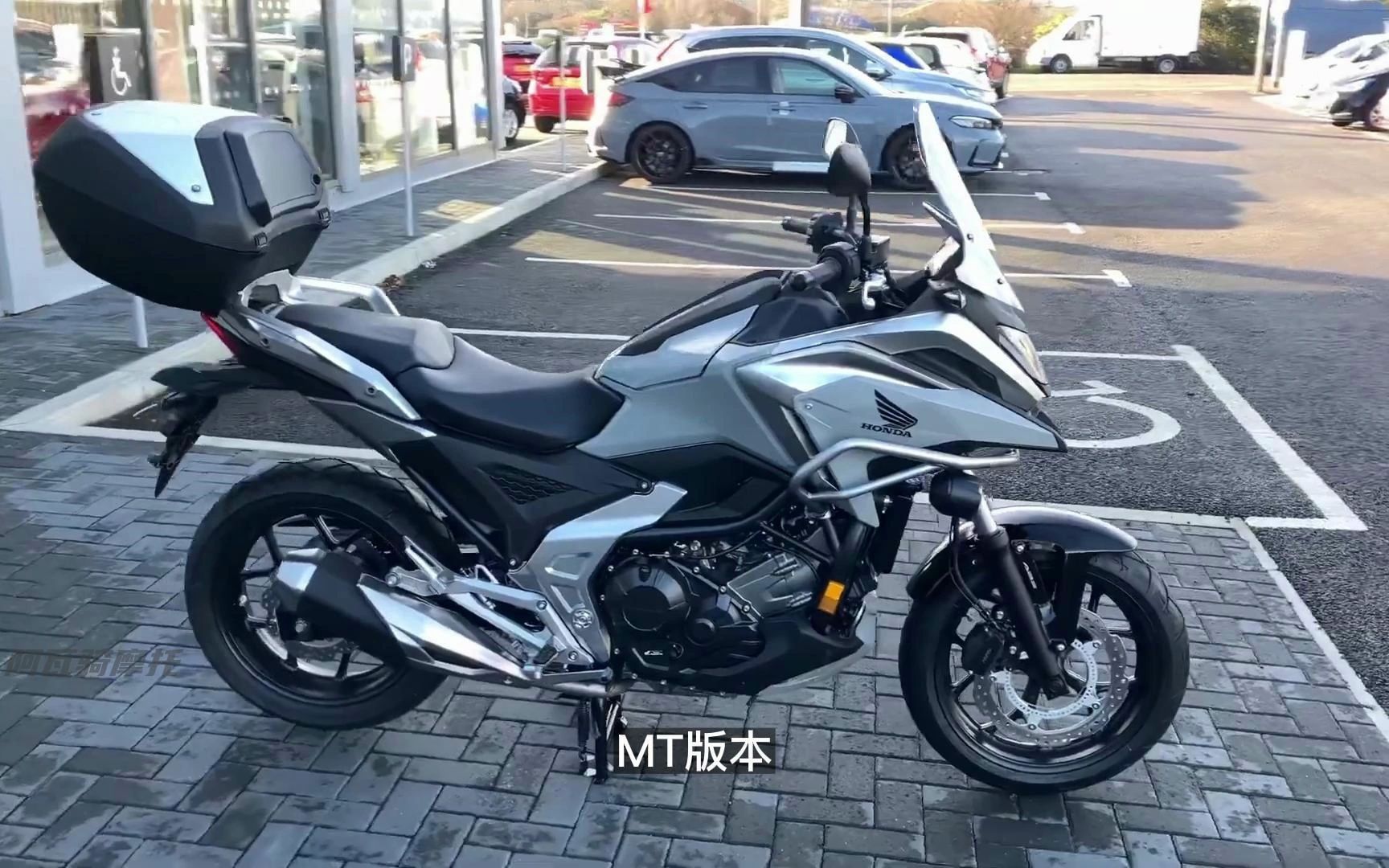 新增配色,本田23款的nc750x手动版,声浪迷人,看起来质感更强