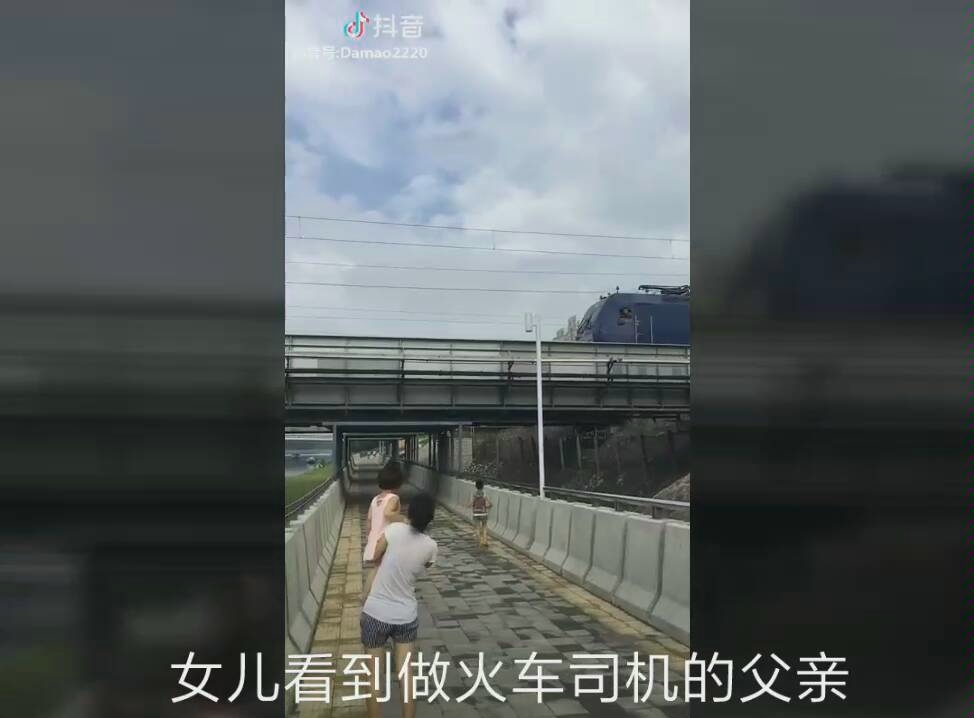 [图]生活中不经意的感动瞬间，看完忍不住泪水