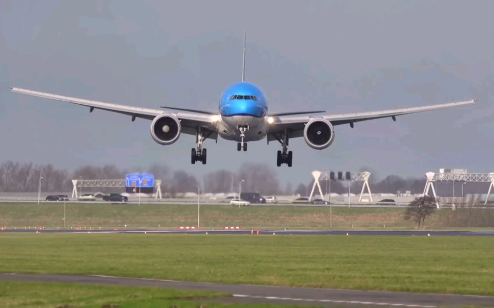 荷兰航空b777-200er大风降落阿姆斯特丹国际机场