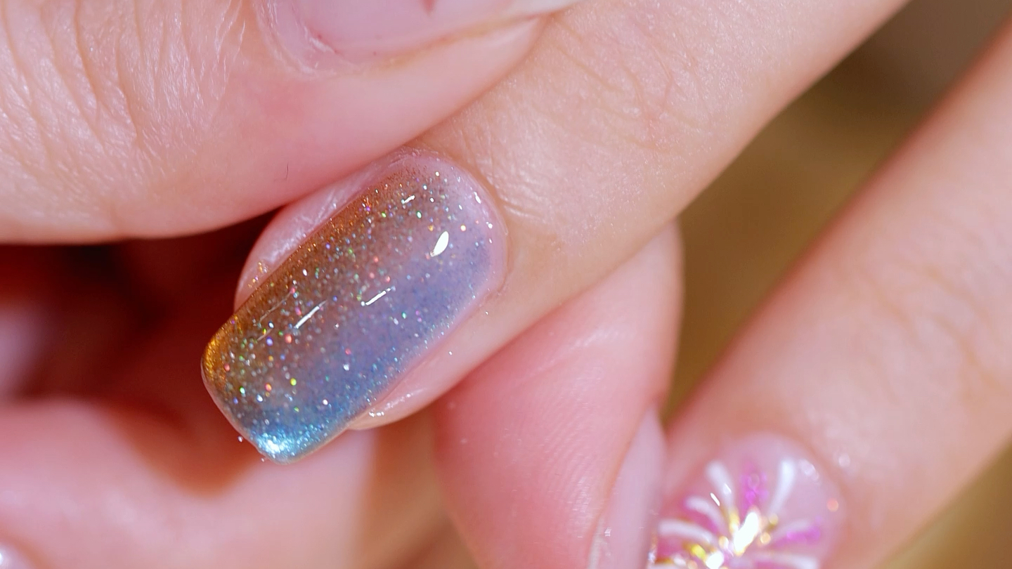 指尖上的烟花92把烟花印在手指间