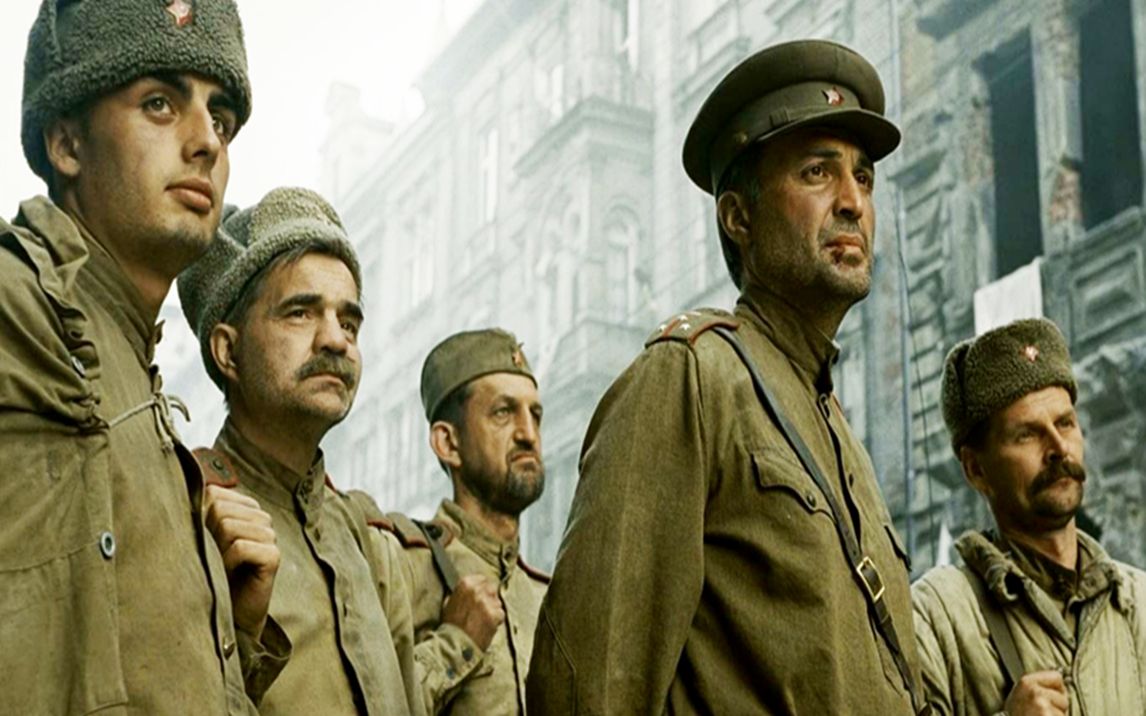 苏军占领柏林真实影像,士兵充满仇恨,德国女人成了偿还牺牲品_哔哩