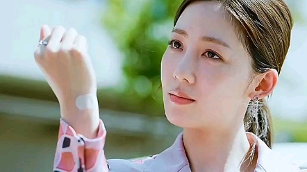 傻小子靠一张创口贴征服白富美走向人生巅峰 ._哔哩哔哩_bilibili