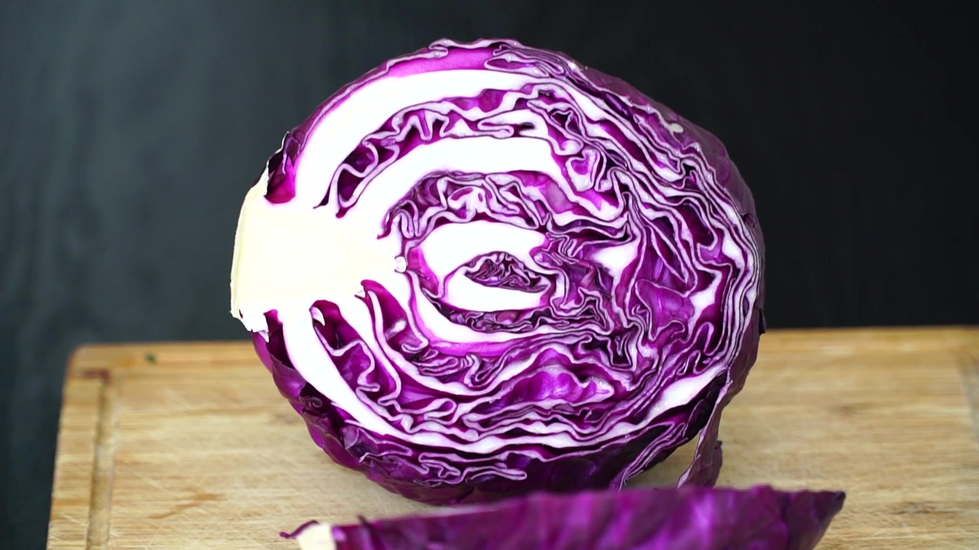 紫甘蓝怎么做更好吃呢?教你一招,做法简单又好吃,颜值特别高