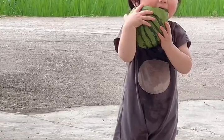 [图]欢迎大家收看摇一摇快乐的生活 #人类幼崽成长记 #快乐就这么简单