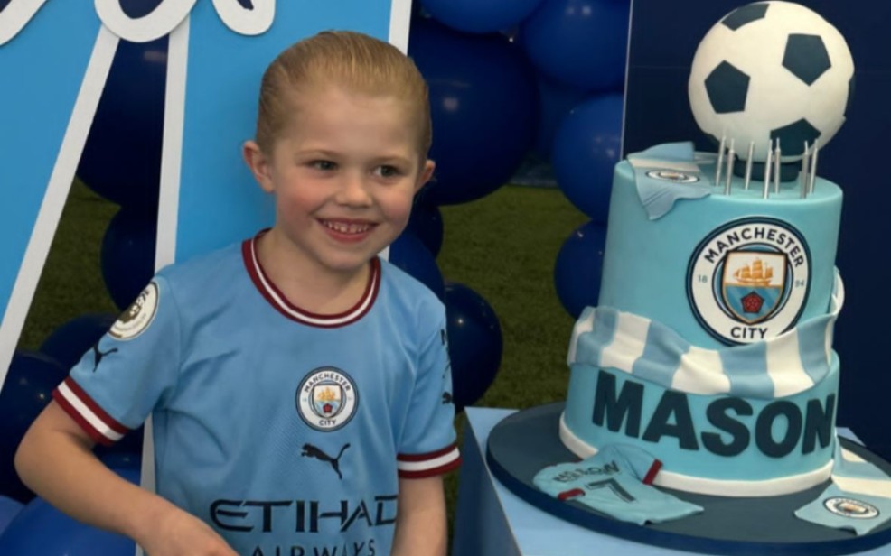 【自存】德布劳内儿子mason生日去开卡丁车啦 好可爱一宝