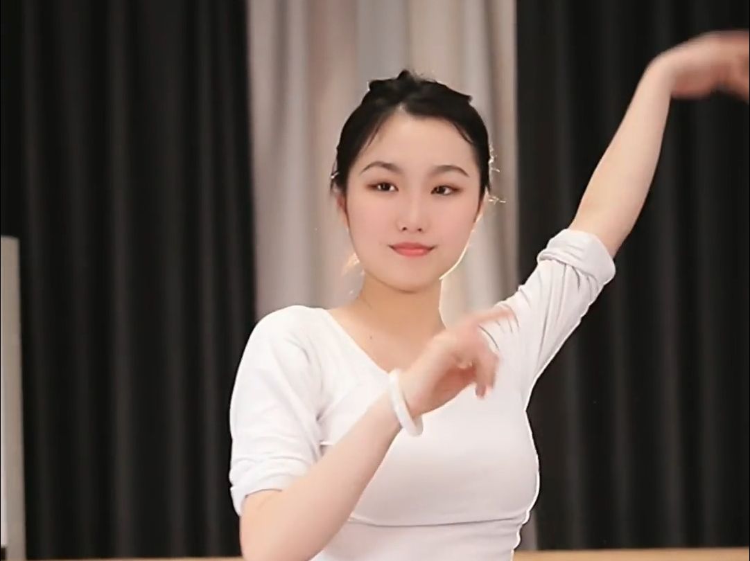 抖音 小邵95大三 舞蹈生 一字马 8