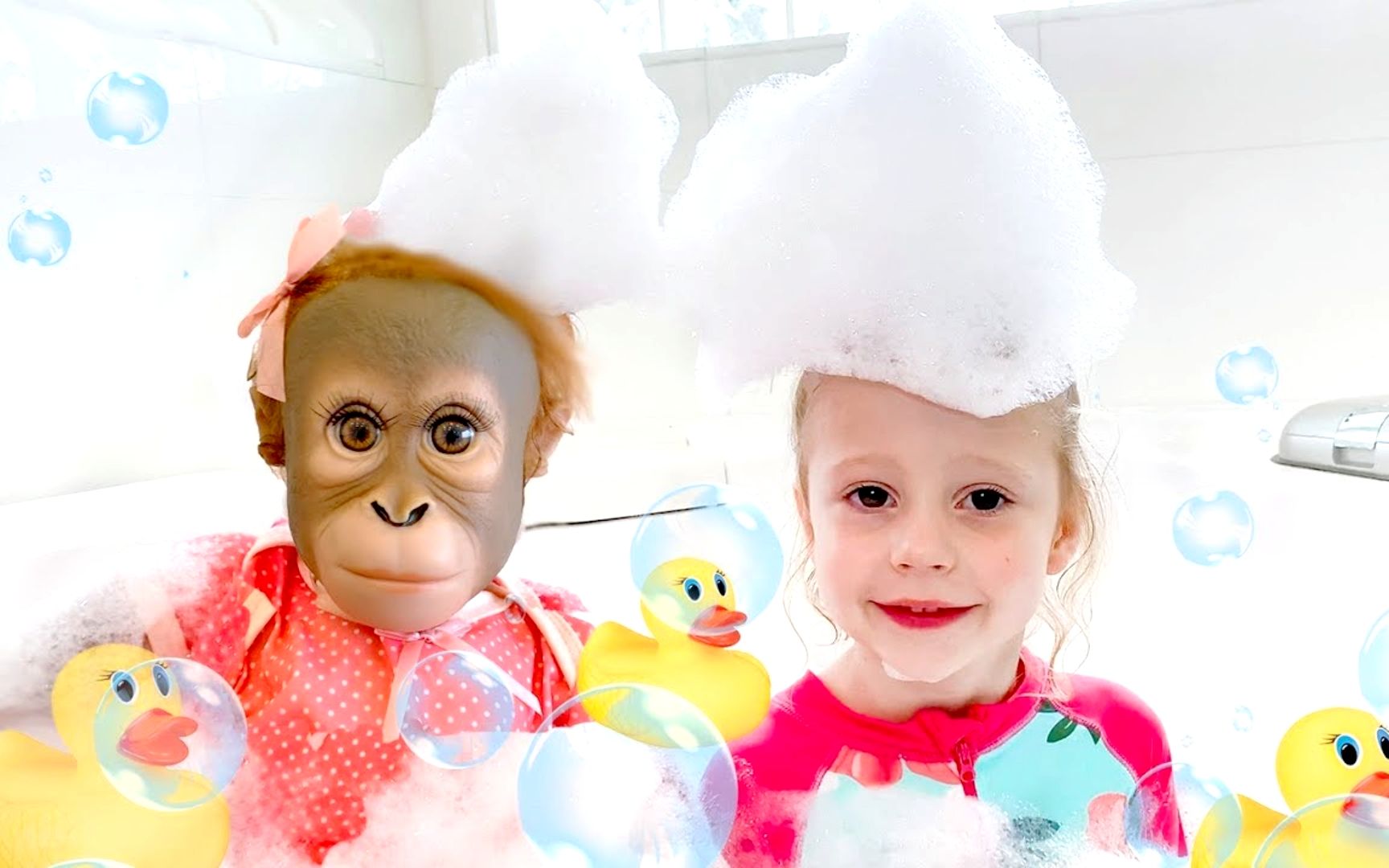 搞笑萌娃:爸爸妈妈不在家,娜斯佳化身小大人照顾小猴子和狗狗!