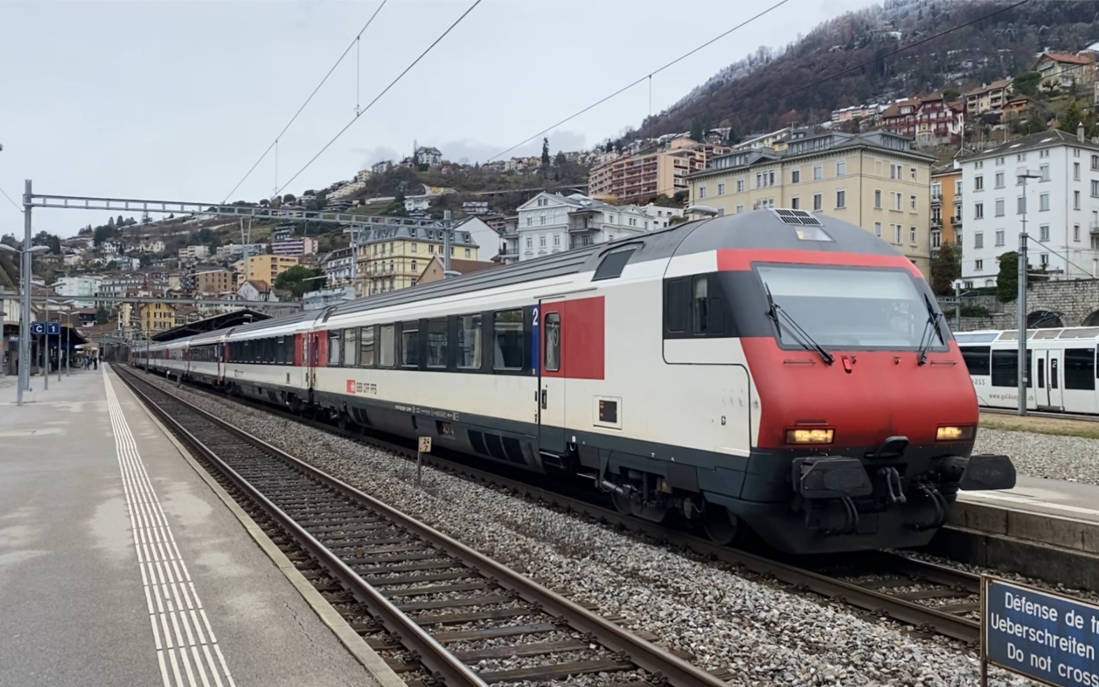 瑞士联邦铁路re460电力机车动集ir90线brig布里格方向列车montreux