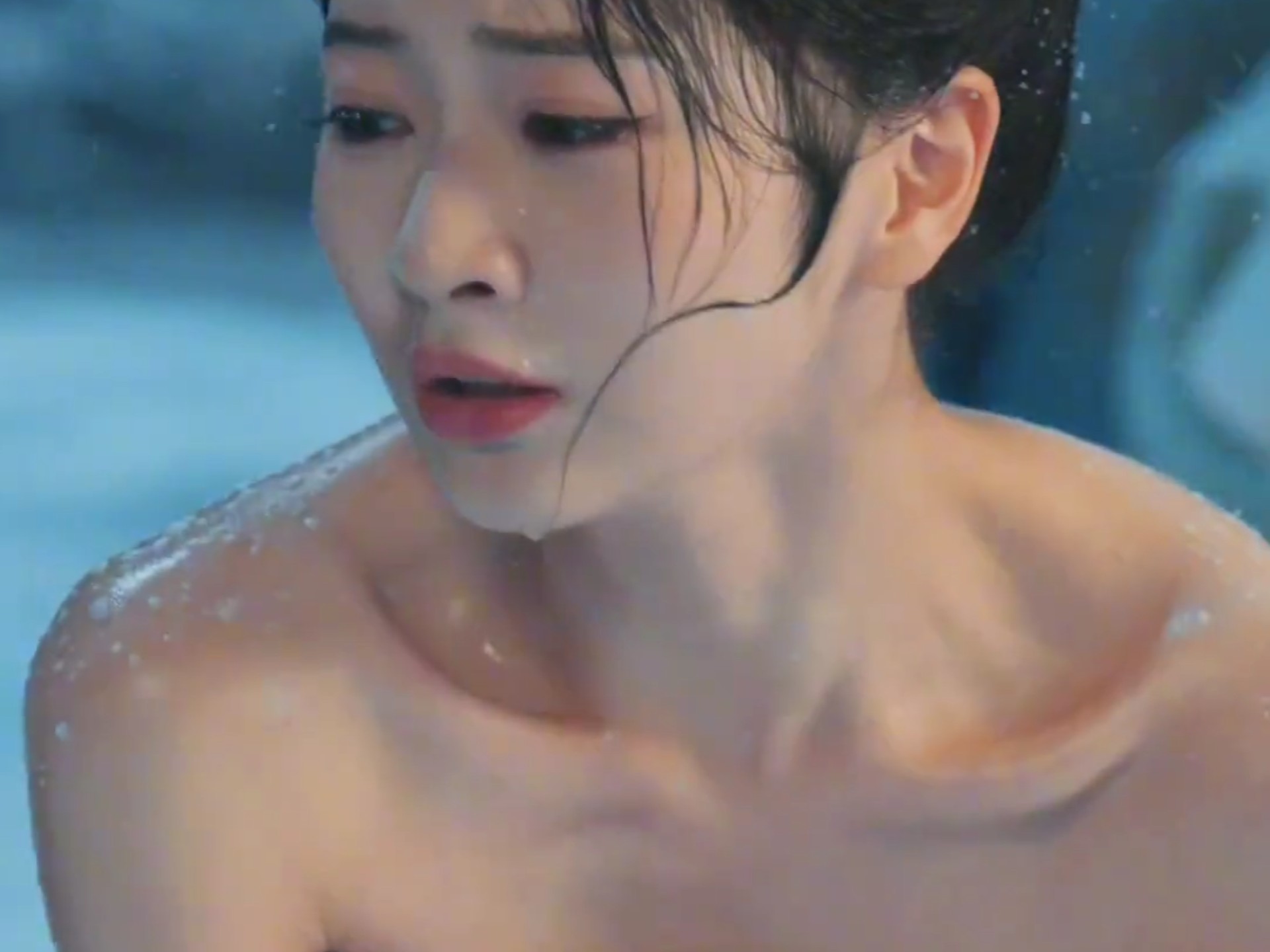 只因为皇上多看了她一眼,就要被贵妃冻成冰雕