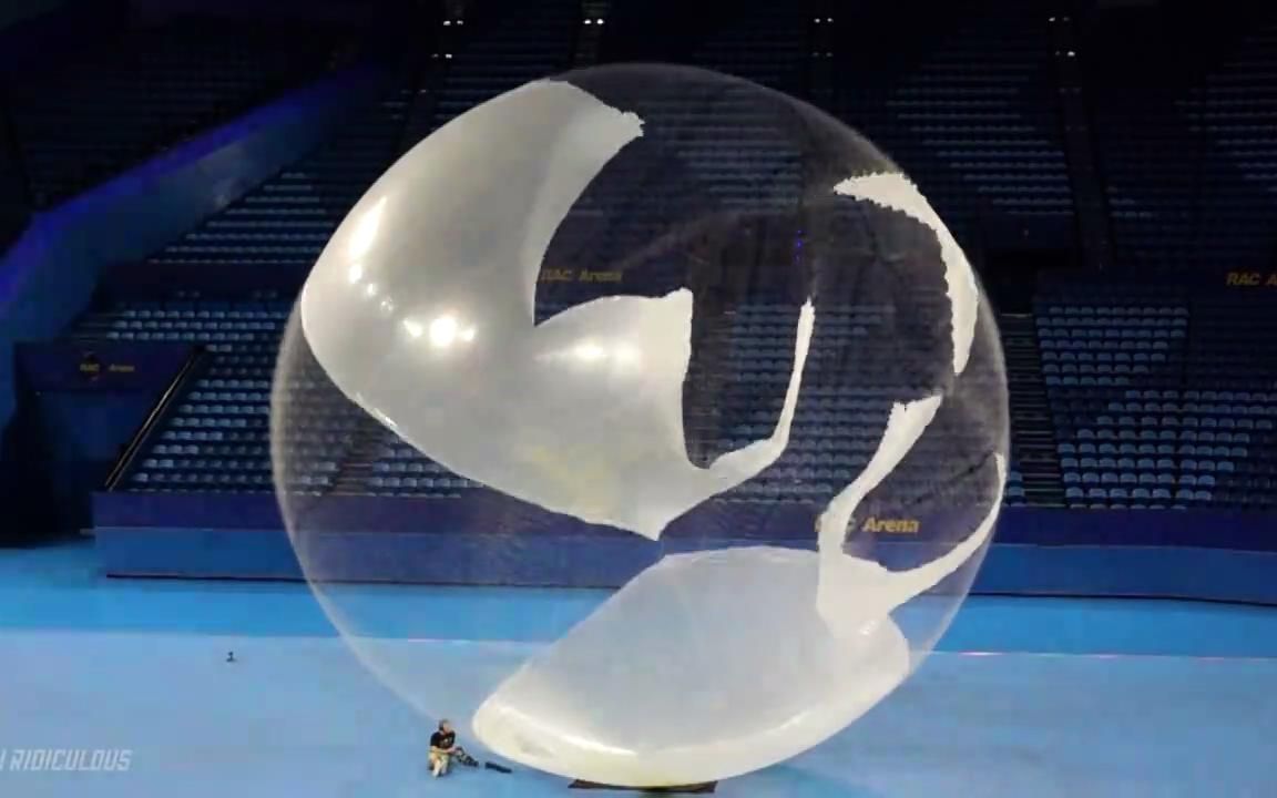 世界上最大气球的爆破瞬间直径超过12米