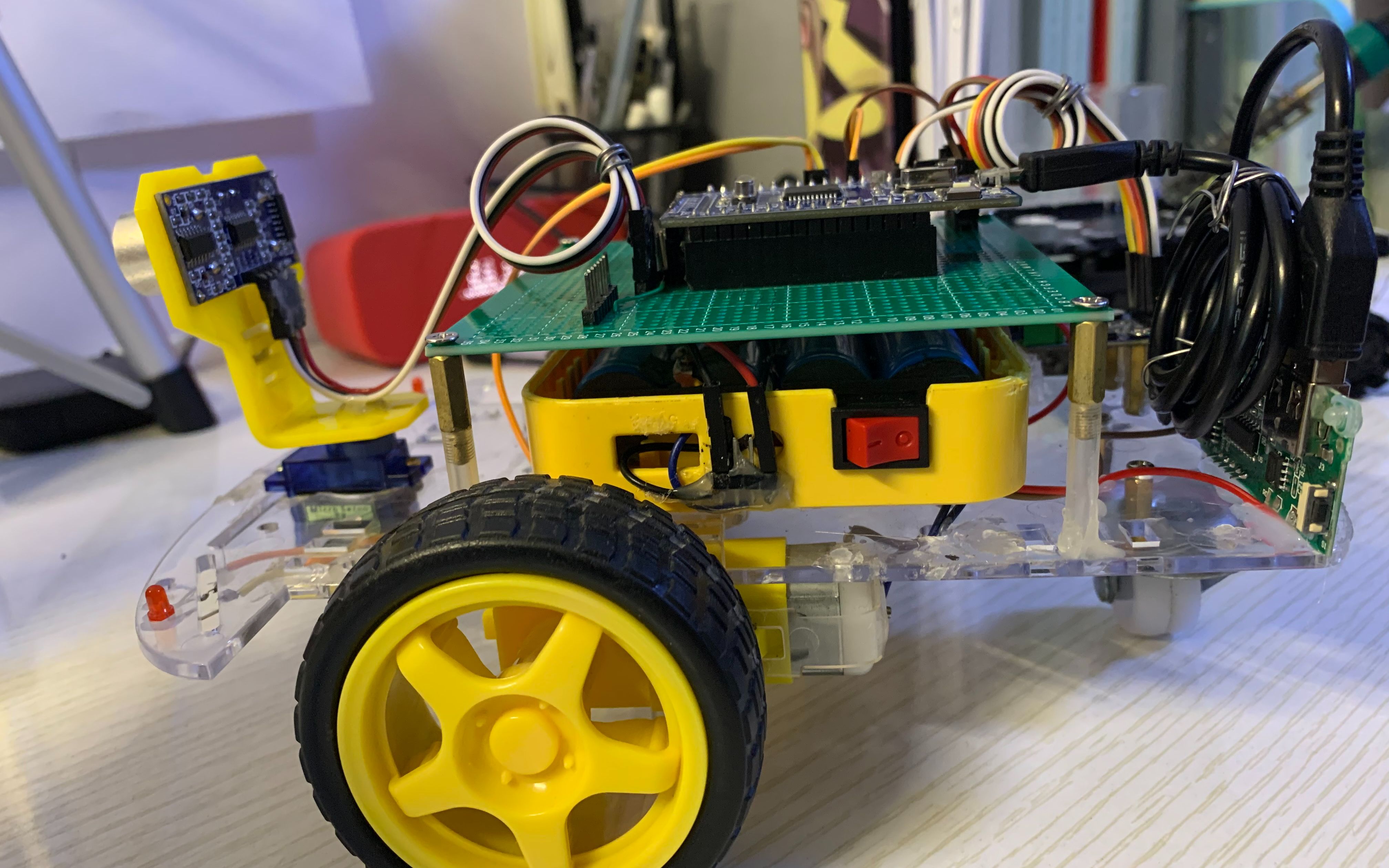 基于单片机的超声波舵机自动避障机器人