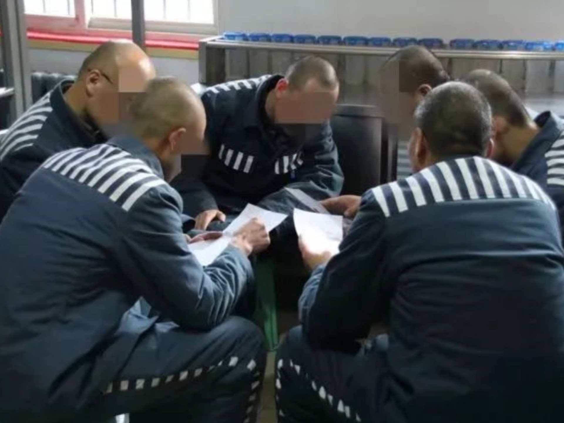 家属探监时可以带多少钱给服刑人员?
