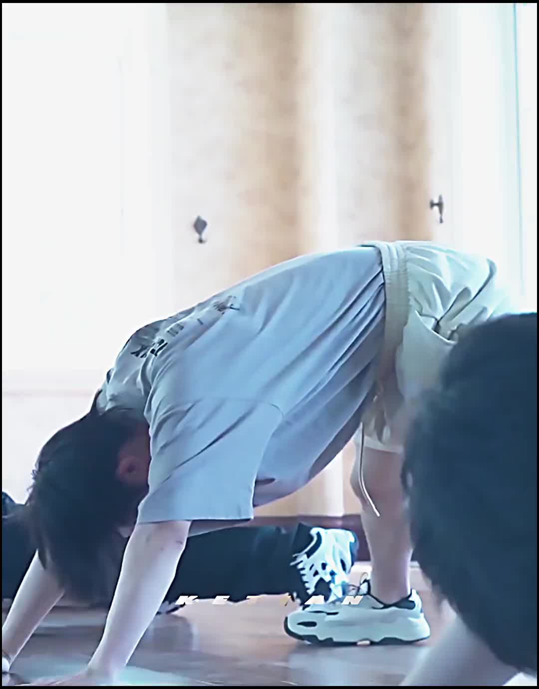 成年后的霖霖越来越贺峻霖养成系爱豆物料