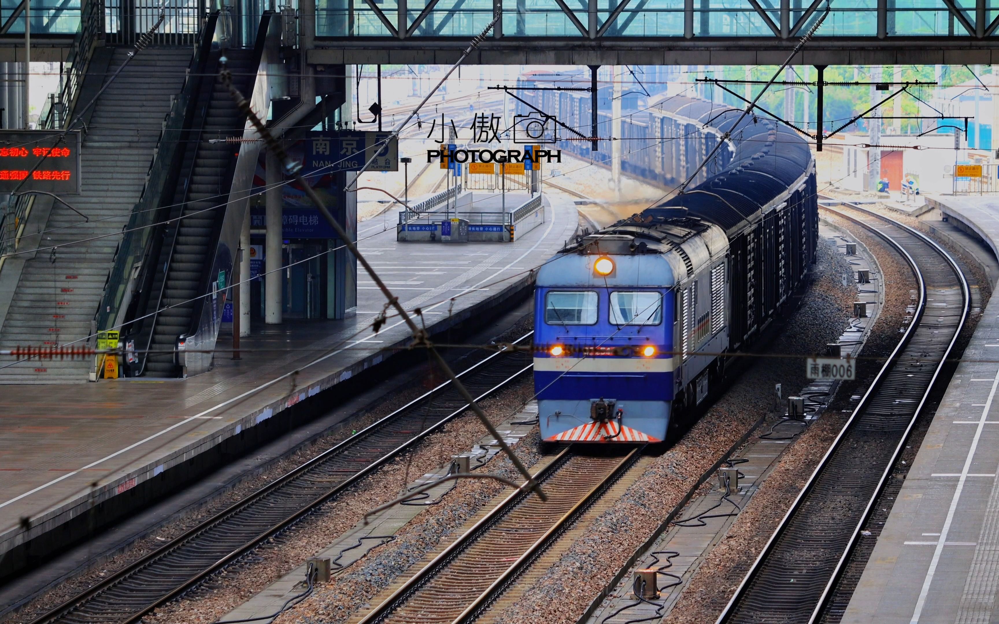 偶遇df8b-5444牵引蚌宁小运转42923通过南京站,16缸的轰鸣建议现场