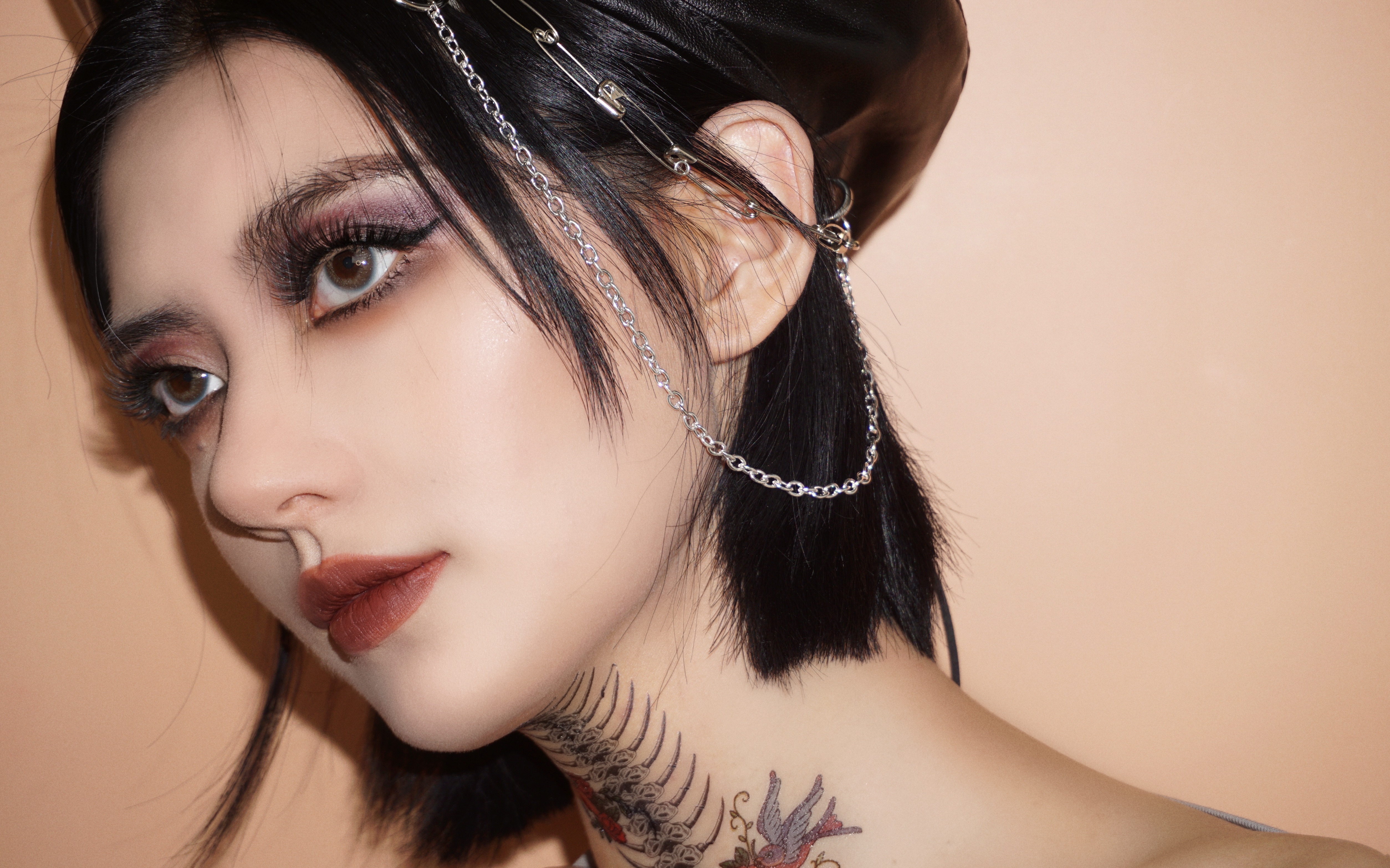 albatrozz | 2020的第一个妆—浓郁暗黑朋克