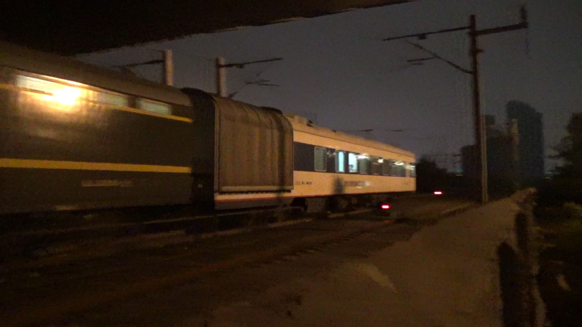 【中国铁路】客车z35次带999318余家湾通过