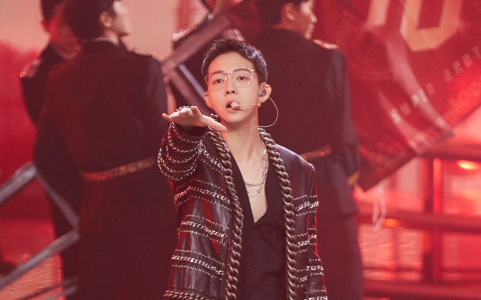 胡夏勋章舞蹈直拍 穿15斤铁链装负重跳舞 追光吧哥哥新版