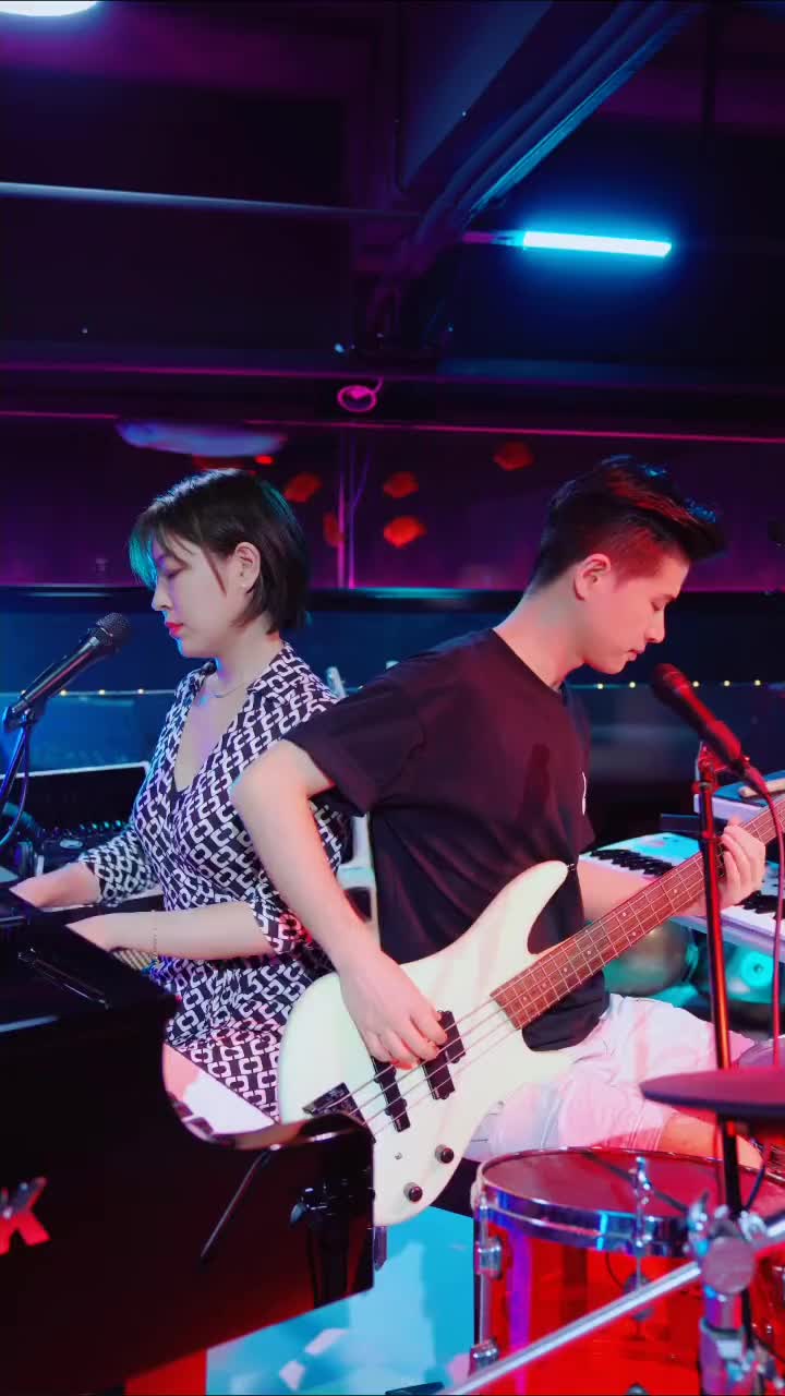 乐队溯马吟吟胡梦周ak感谢ak老师倾情指导出镜