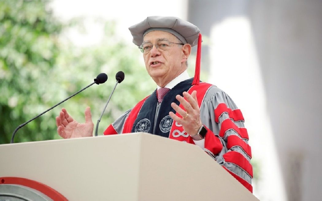 麻省理工大学校长2022毕业典礼致辞:请你努力拥抱世界的同时,也试着