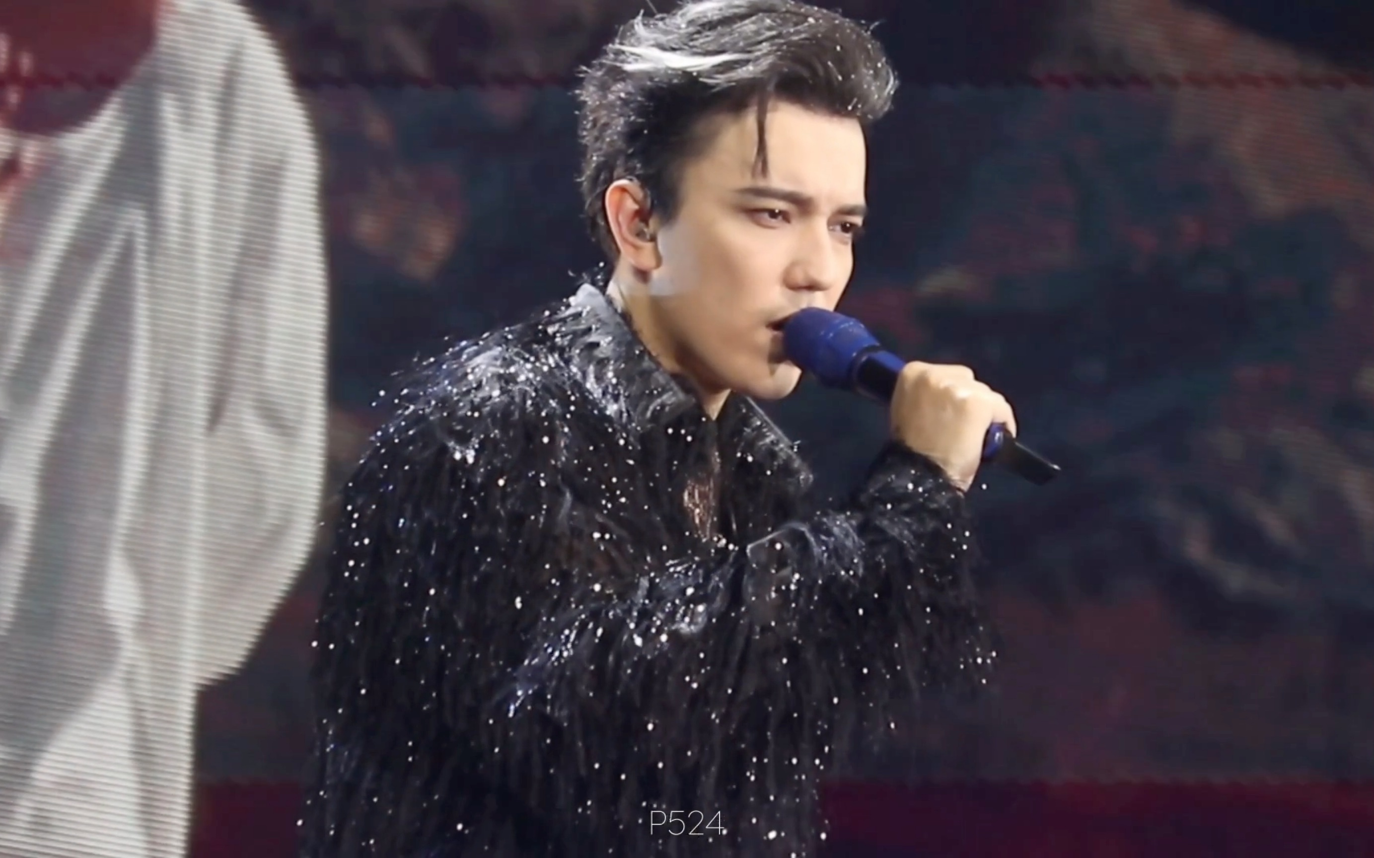 脸拍同一片天空的故事吟唱高清饭拍香港演唱会231223thestoryofonesky