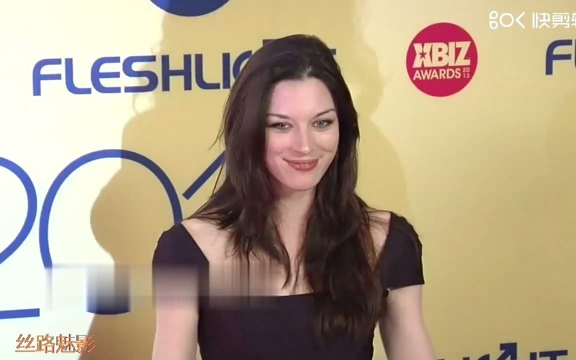 丝托雅(Stoya)参加2013年XBIZ颁奖典礼红毯仪式哔哩哔哩bilibili