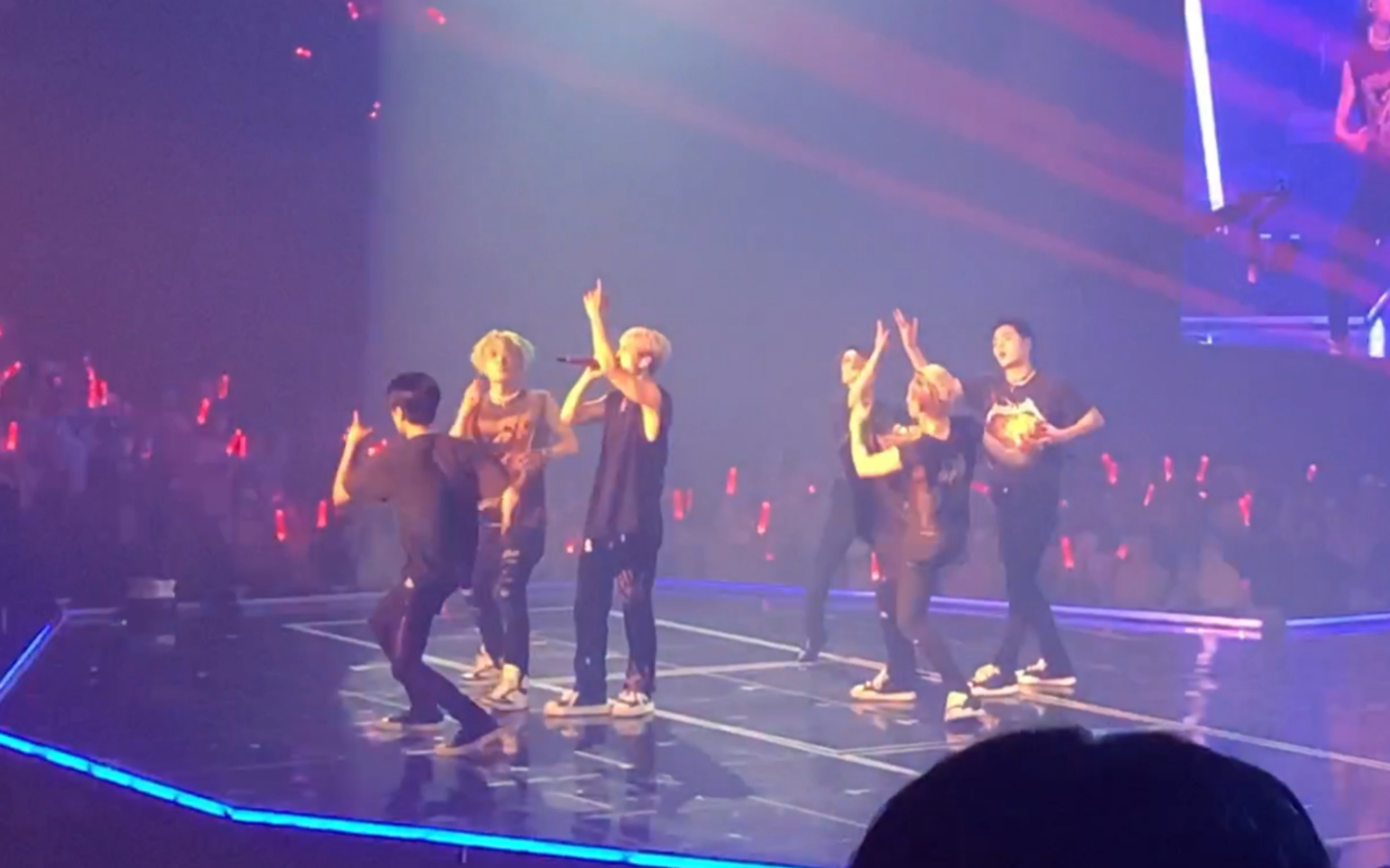 [图]【iKON】220626演唱会《But You》《At ease》《Rhythm Ta》