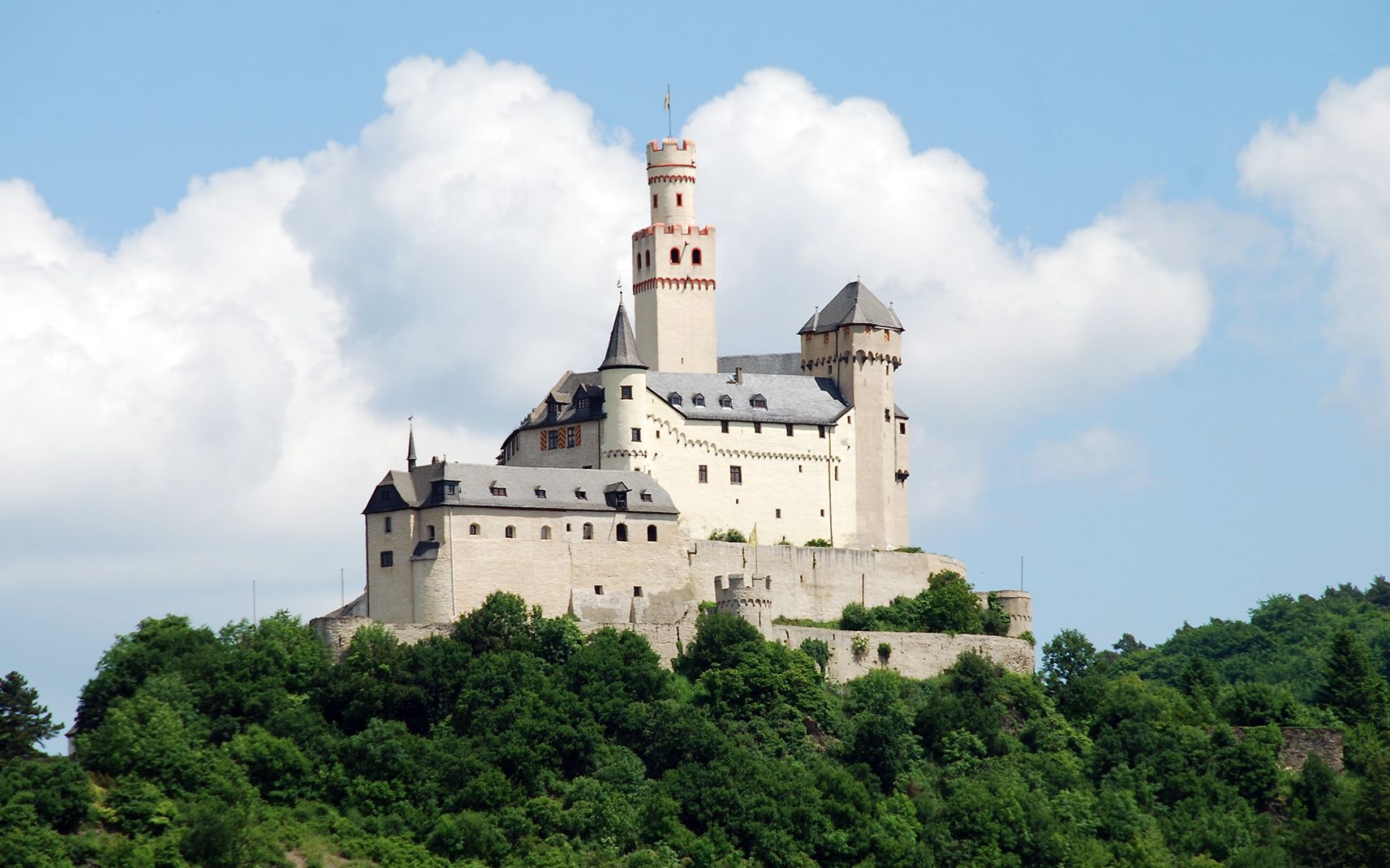 莱茵河谷唯一未遭到战争破坏的古堡:德国马克斯堡