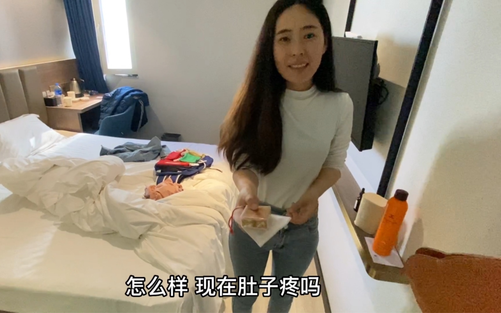 自驾路过长沙,同行美女突然肚子疼,只好提前下高速了!