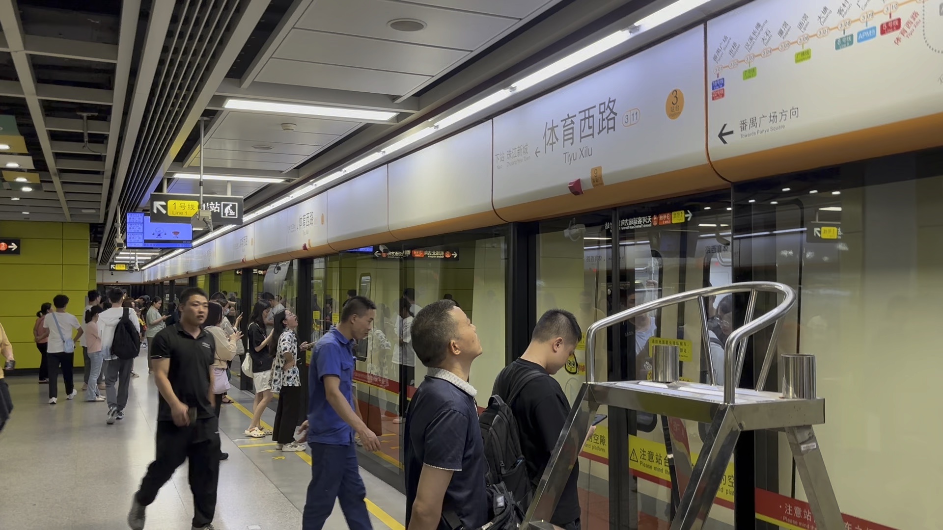 广州地铁3号线377号车(番禺广场方向)出体育西路站