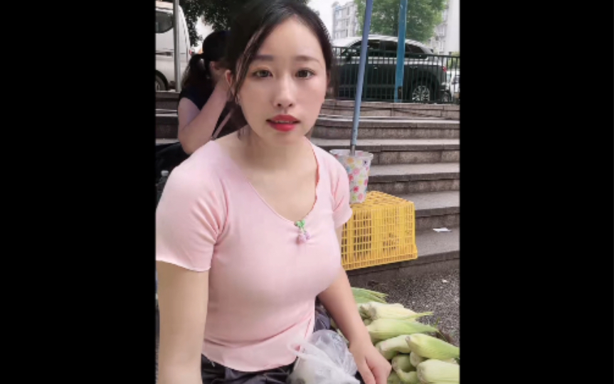 阳小月美女卖菜